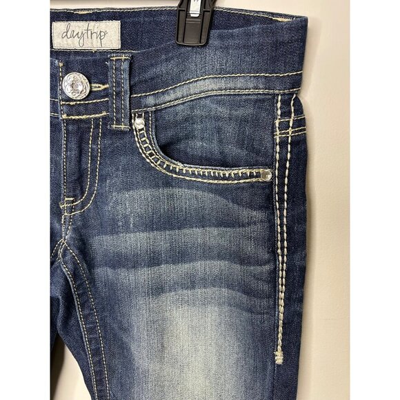 Day trip Aquarius Flare jeans Sz 27S Dark wash faded thighs, detailed pockets - Picture 2 of 11